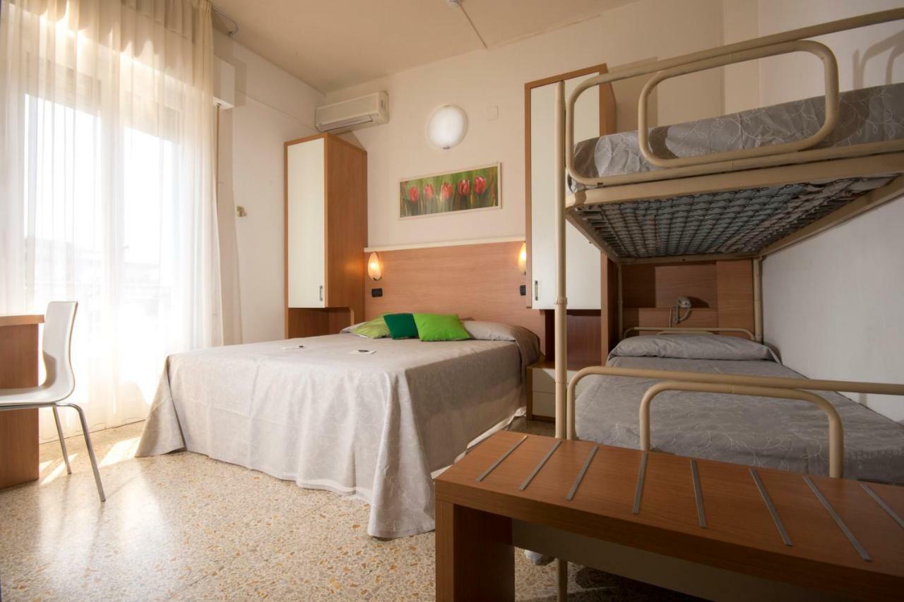 Hotel Veliero ริมินี ภายนอก รูปภาพ