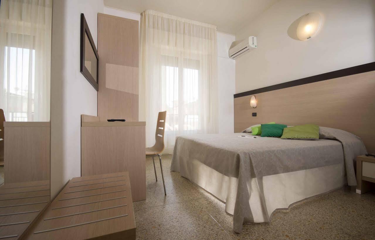 Hotel Veliero ริมินี ภายนอก รูปภาพ